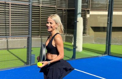 Η Γιολίτη παίζει Padel φορώντας μίνι φούστα τένις και εντυπωσιάζει