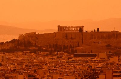Η αφρικανική σκόνη «καταπίνει» την Ελλάδα: Πορτοκαλί ουρανός, απόκοσμες εικόνες