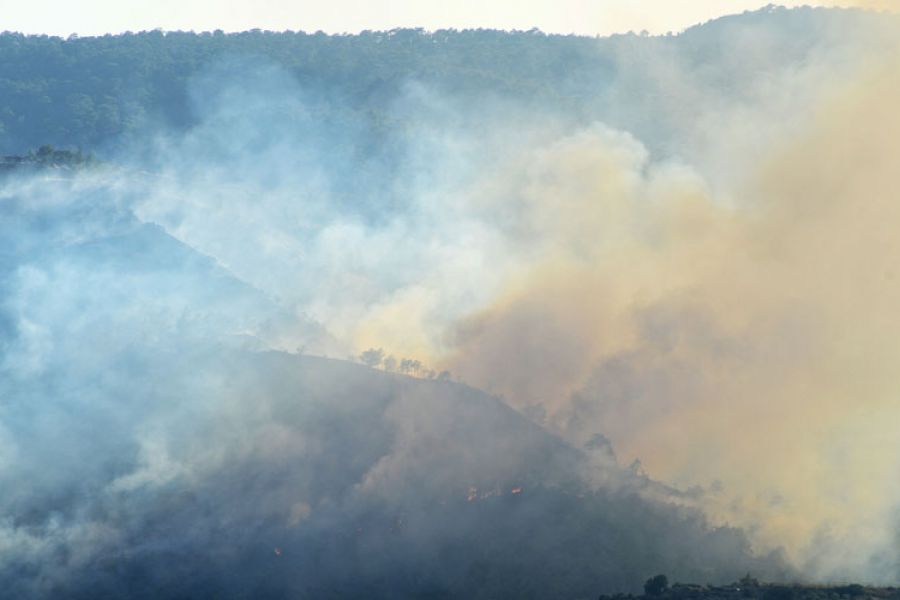 Προς πλήρη έλεγχο η μεγάλη φωτιά στη Διερώνα