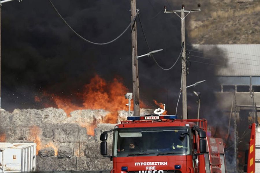 «Κλείστε παράθυρα, πόρτες… να αποφεύγονται άσκοπες μετακινήσεις»