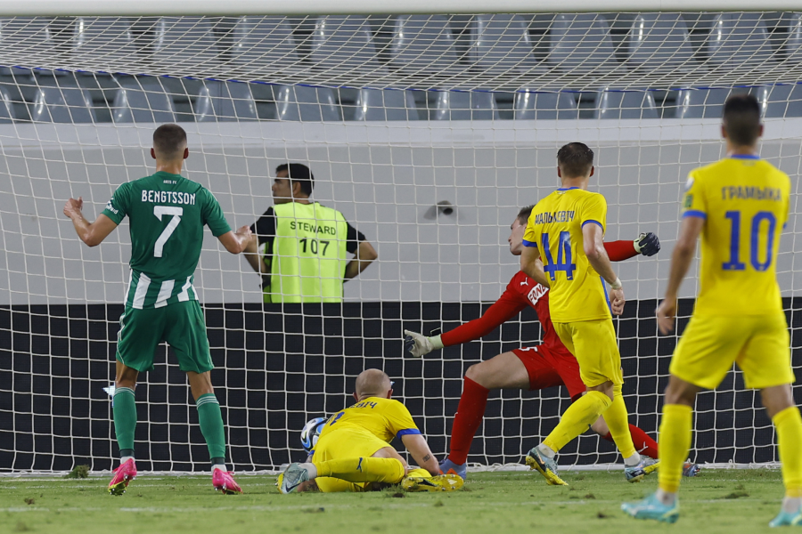 Ο Μπέγκτσον με ωραίο πλασέ έκανε το 2-0 στο 32'