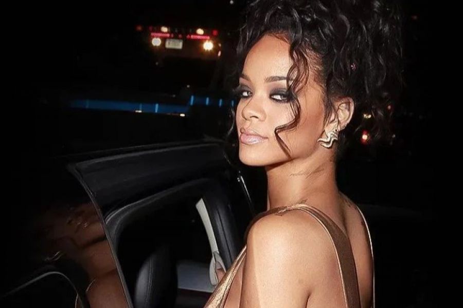 Η Rihanna θηλάζει τον γιο της στο Instagram (Vid)