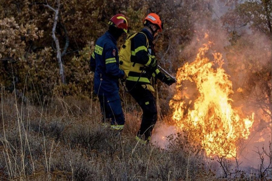 Υπό έλεγχο φωτιά παρά την κοινότητα Σίμου