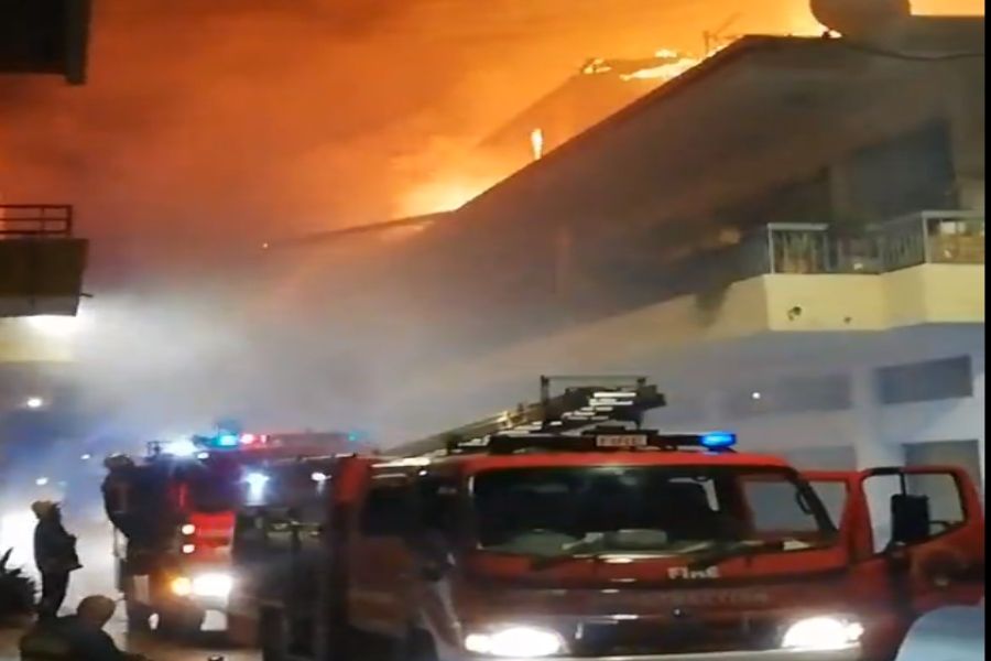 Υπό έλεγχο η πυρκαγιά σε διαμέρισμα στην παλιά Λευκωσία (Vid)