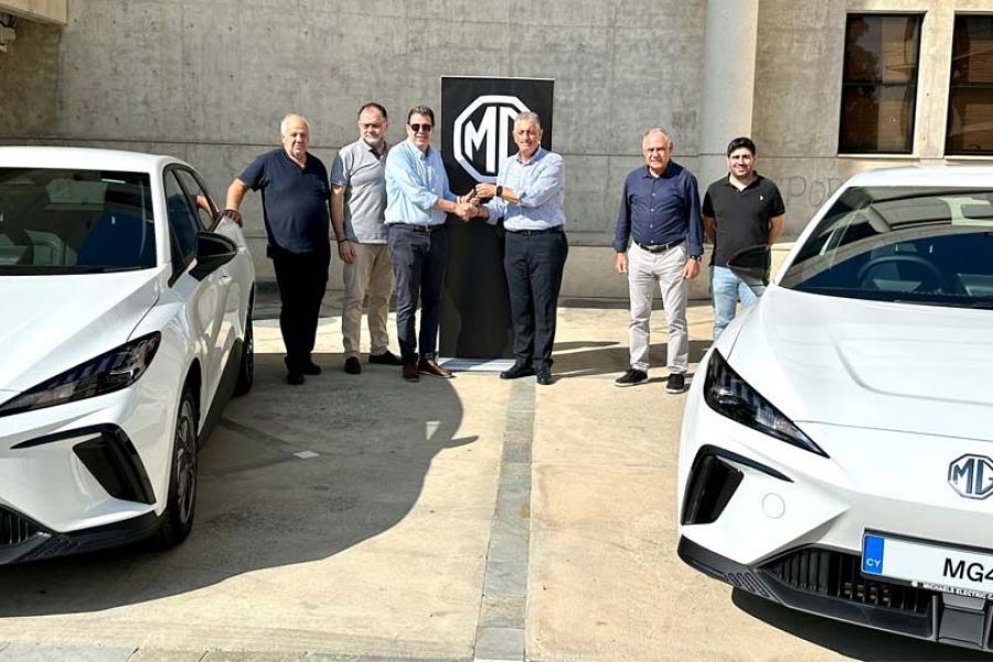 Η Michaels Electric Cars παραδίδει 2 Νέα MG4 EVs στο Δήμο Στροβόλου