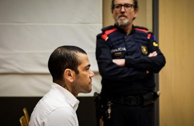 Η πρώτη φωτογραφία του Ντάνι Άλβες από το εδώλιο του κατηγορούμενου