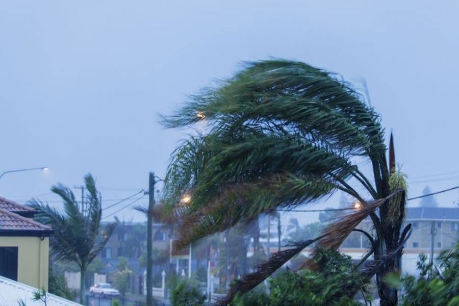 Υποχωρεί σταδιακά η σκόνη – Έρχονται ισχυροί άνεμοι