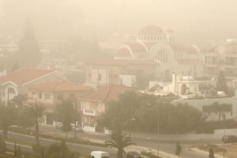 «Πνίγει» την Κύπρο η σκόνη – Οι συστάσεις