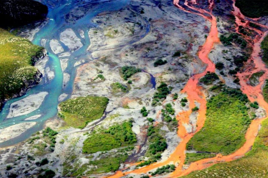 Γιατί τα ποτάμια στην Αλάσκα γίνονται πορτοκαλί – SOS εκπέμπουν οι επιστήμονες