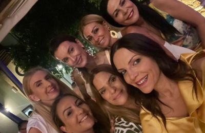 Γιώτα Παπαδοπούλου: Εντυπωσιακή σε βραδινή έξοδος με τις φίλες της
