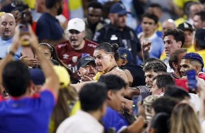 Χάος μετά το Ουρουγουάη-Κολομβία: Παίκτες έπαιξαν ξύλο με τους οπαδούς (vids)