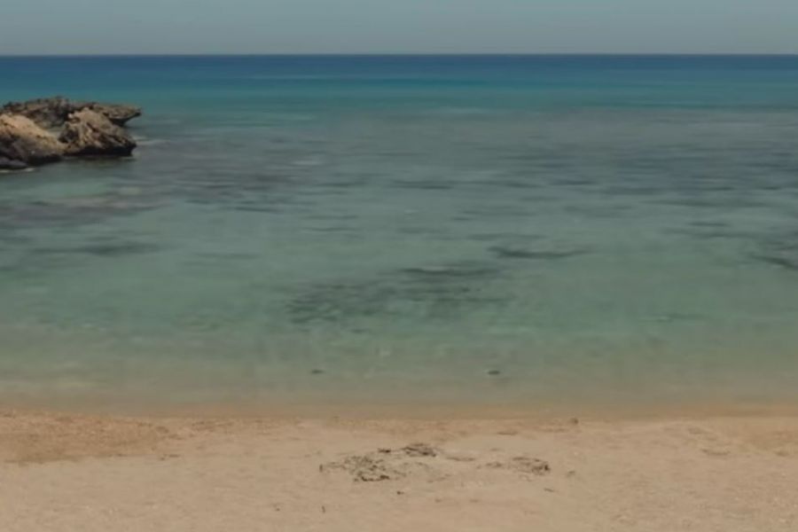Μια πανέμορφη «μυστική» παραλία στην πρώτη κυπριακή ταινία στο Netflix
