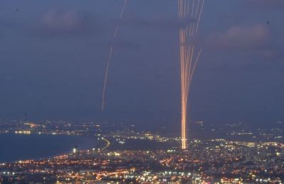 Το Ισραήλ αναχαιτίζει ρουκέτες που εκτοξεύει η Χεζμπολάχ από τον Λίβανο / Φωτογραφία: ΑΡ 