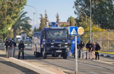 Check-point της Αστυνομίας στην είσοδο της Περιστερώνας