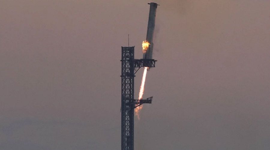 Σκέτη μαγεία η προσγείωση του πυραύλου της SpaceX