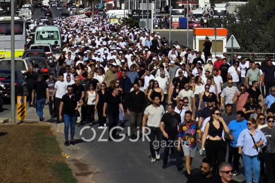 Πανό στα κατεχόμενα για τους Ελληνοκύπριους (ΦΩΤΟ)