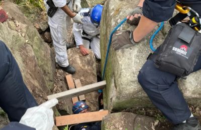 Ήθελε να πιάσει το κινητό της και εγκλωβίστηκε!