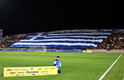 ΑΠΟΕΛ: Τεράστια ελληνική σημαία στο πέταλο! (vid)