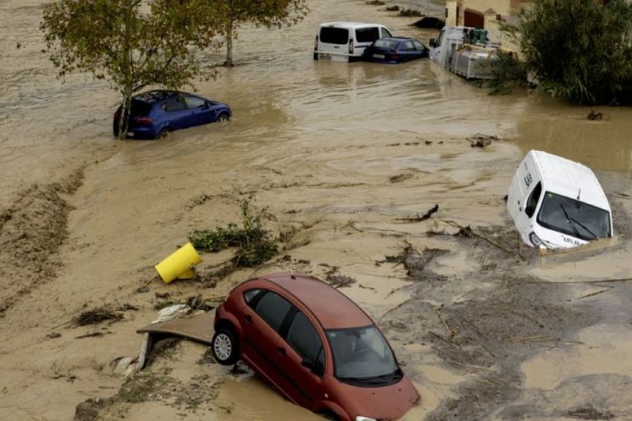 Πλημμύρες έπειτα από σφοδρές βροχοπτώσεις (ΒΙΝΤΕΟ)