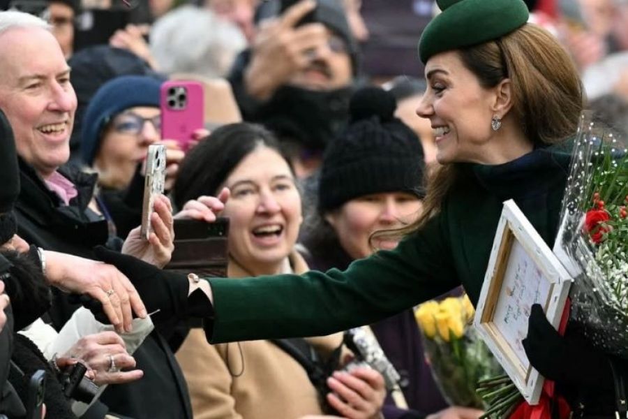 Η Κέιτ Μίντλετον συνάντησε πρώην καρκινοπαθείς τα Χριστούγεννα