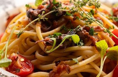 Μακαρόνια linguini με καλαμάρι