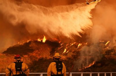 Βγήκε στο μπαλκόνι, την τράβηξε μέσα και συνέχισε να τη μαχαιρώνει