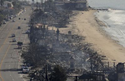 Βγήκε στο μπαλκόνι, την τράβηξε μέσα και συνέχισε να τη μαχαιρώνει