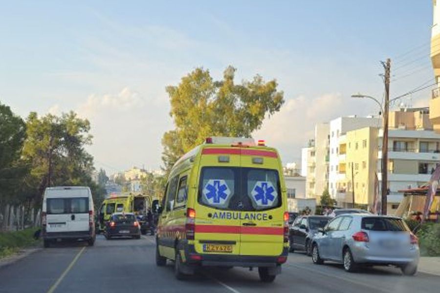 Όχημα συγκρούστηκε με μοτοσυκλέτα στη Λευκωσία (ΦΩΤΟ)