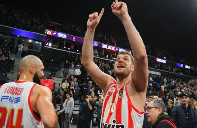 Ολυμπιακός: Για 5η φορά MVP ο Βεζένκοφ