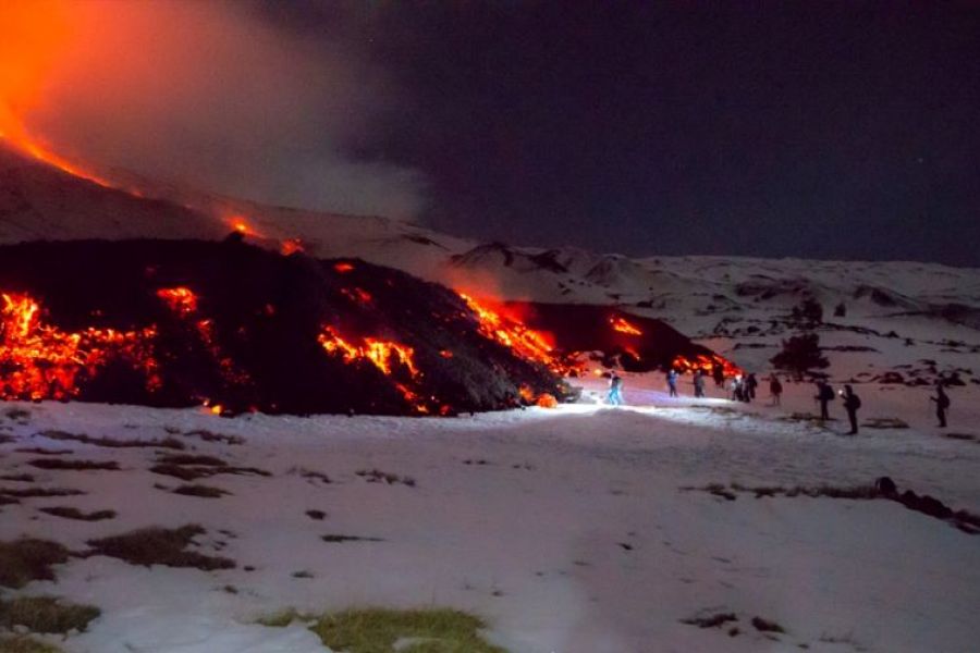 Σκι στο ηφαίστειο: Βίντεο με σκιέρ να κάνουν σλάλομ δίπλα στη λάβα