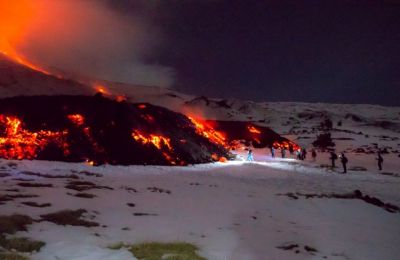 Σκι στο ηφαίστειο: Βίντεο με σκιέρ να κάνουν σλάλομ δίπλα στη λάβα