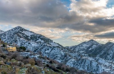 Χιονισμένη η περιοχή όπου διεξήχθη η έρευνα από την Αστυνομία και την ΕΜΑΚ