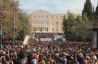 «Παραλύει» η Ελλάδα για τα Τέμπη - Μαζικές συγκεντρώσεις 