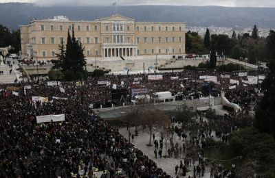 LIVE: Βούλιαξε η Ελλάδα για την τραγωδία των Τεμπών 