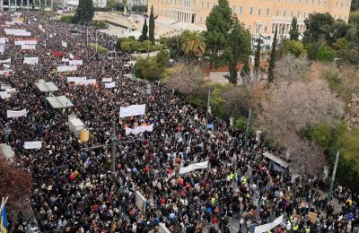 LIVE: Βούλιαξε η Ελλάδα για την τραγωδία των Τεμπών 