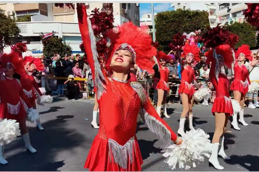 Γέμισαν με καρναβαλιστές οι δρόμοι της Λεμεσού (ΒΙΝΤΕΟ)