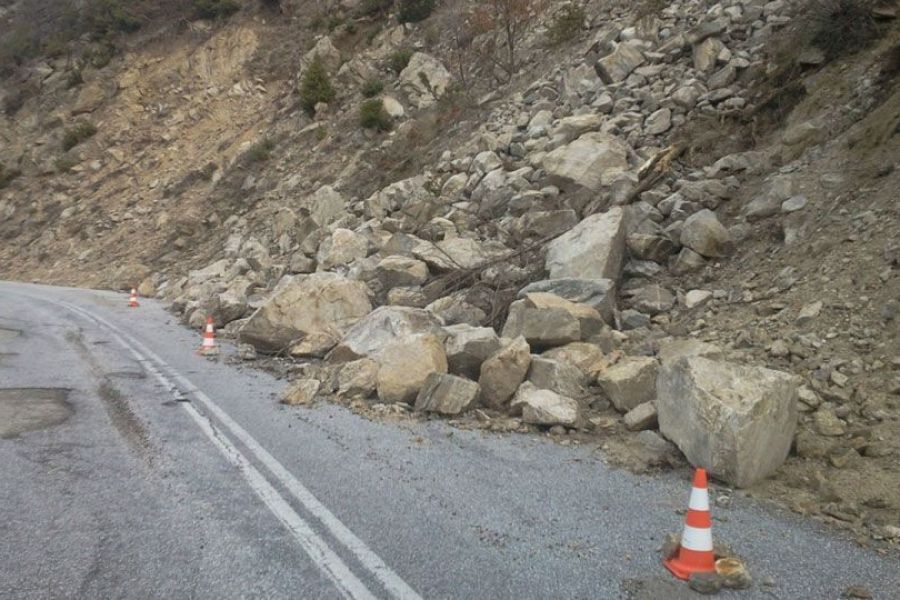 Κατολισθήσεις πετρών σε δρόμους