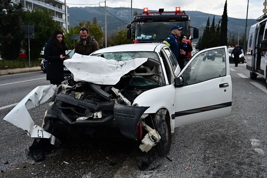 Οικογενειακή τραγωδία: Νεκροί μητέρα, πατέρας και γιος σε τροχαίο-σοκ