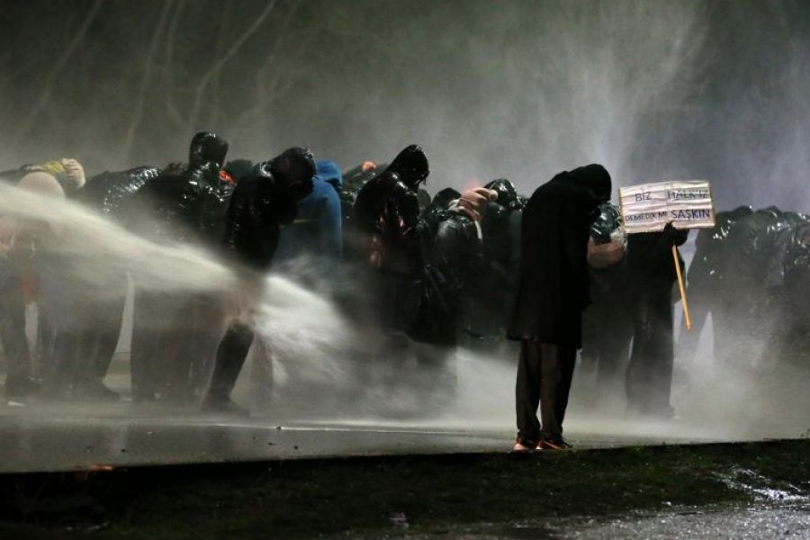 Επεισόδια στην Τουρκία στις διαδηλώσεις για τον Ιμάμογλου (ΒΙΝΤΕΟ)