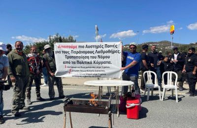 Προκάλεσαν κυκλοφοριακό χάος οι κυνηγοί - Άναψαν φουκούδες (ΦΩΤΟΣ)